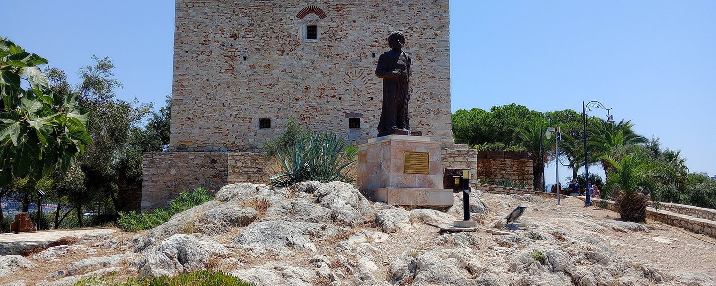 Güvercinada Castle