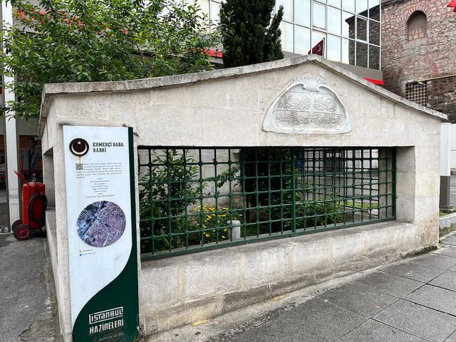 Ekmekçi Baba Kabri