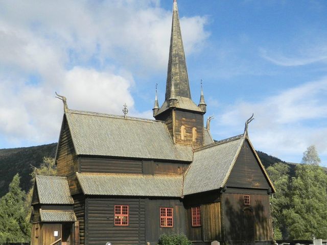 Lom Stave Church