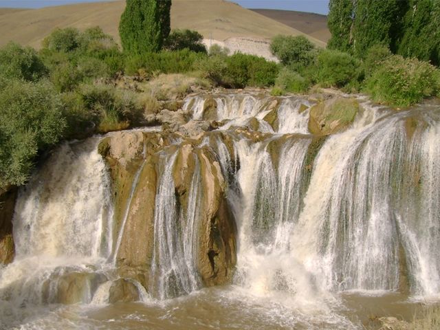 Muradiye Waterfall