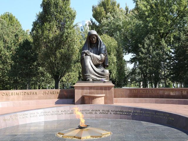 Площадь Памяти и Почестей