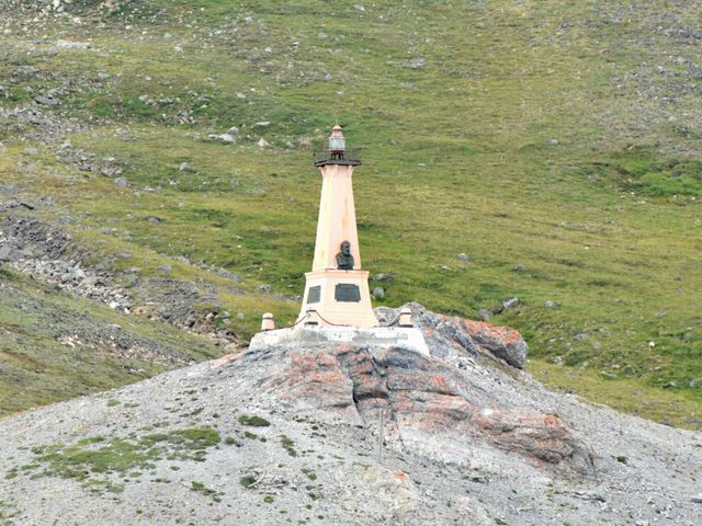 Памятник Семёну Дежнёву