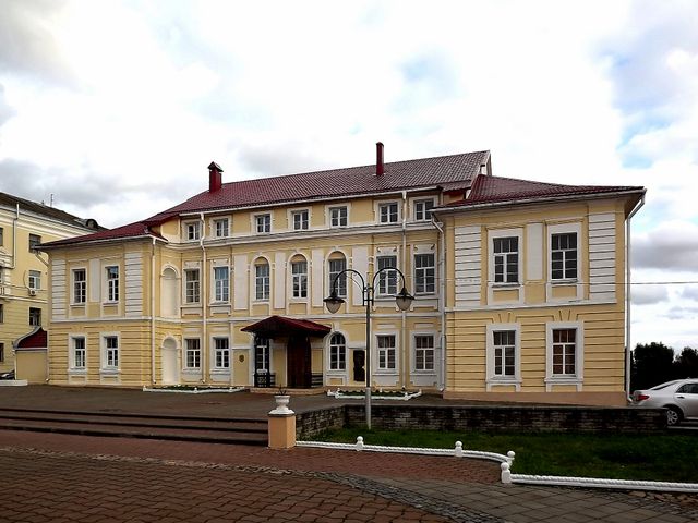 Архиерейский двор