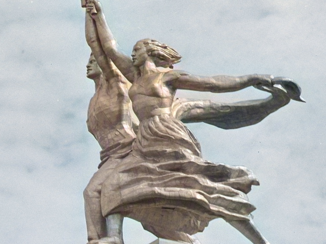 Рабочий и колхозница