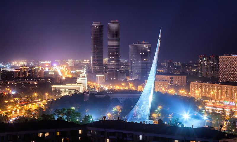 Покорителям космоса