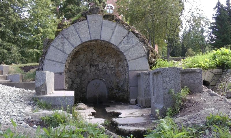 Грот-родник
