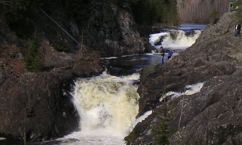 Площадка у водопада Кивач