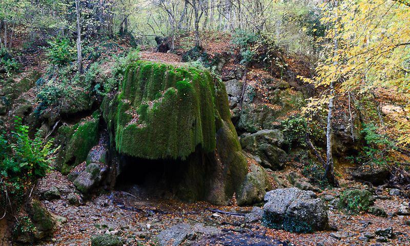Серебряные струи (водопад)