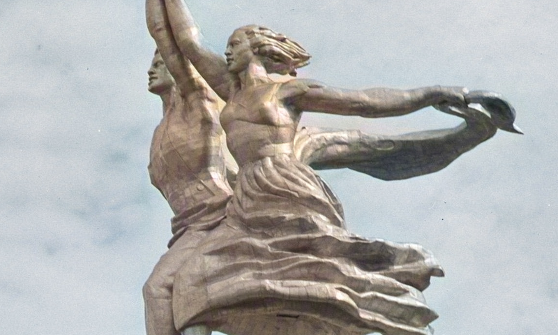 Рабочий и колхозница